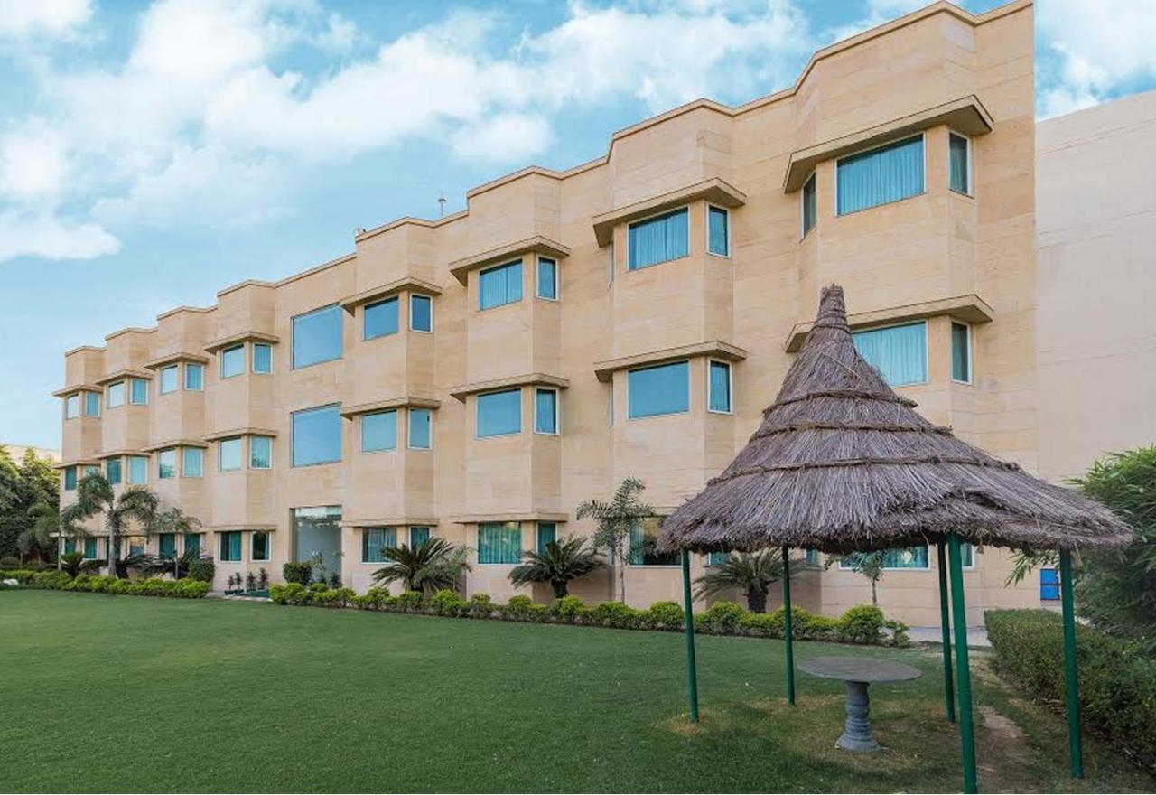 Golden Huts Resorts Rewāri Dış mekan fotoğraf